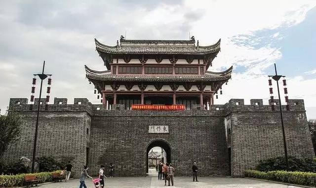 《赞我桐城——文都典范》

枫林红叶

文都千载韵悠长，

善德仁风岁月藏。
