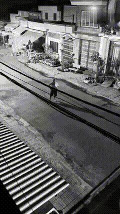 这司机的动作，干净利落又潇洒，帅得如同风驰电掣的闪电，太让人着迷了！