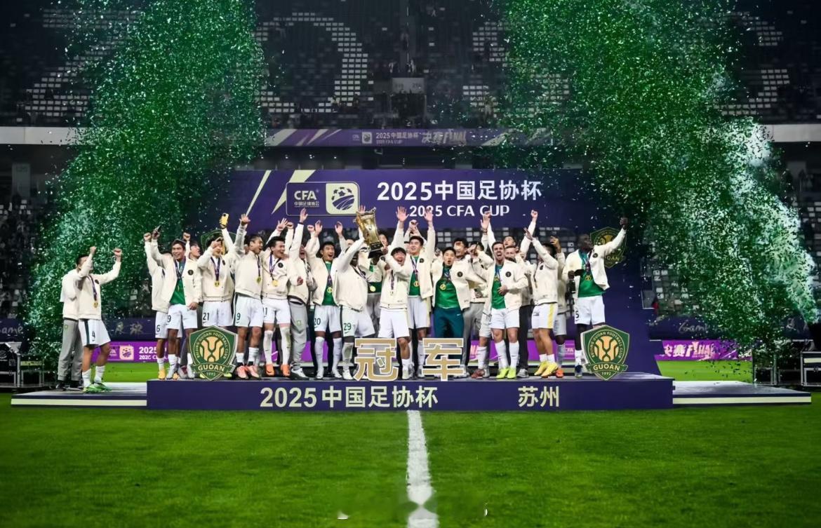 七年了国安是冠军🏆今天之前唯一一条朋友圈置顶是18年夺冠，我很幸福今天能复制致