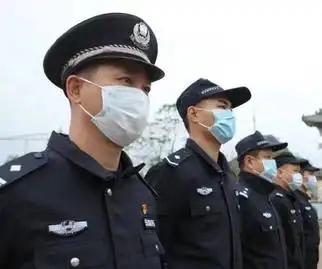 说实话，做辅警与创业各有利弊。

做辅警收入不高，但不用创业成本与风险，每个月工