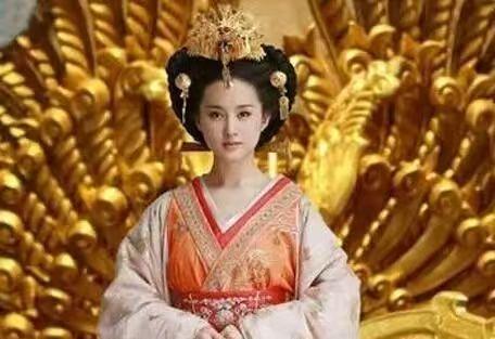 陈阿娇是汉武帝刘彻的第一任皇后，出身显贵，性格骄纵刚烈，一生荣宠与落寞反差极大。