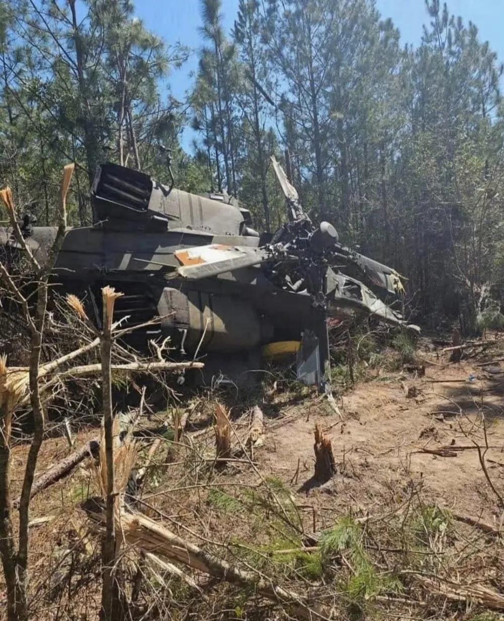 美国东部时间19日上午7点，一架美国陆军航空兵的阿帕奇武装直升机在鲁克堡Ech 