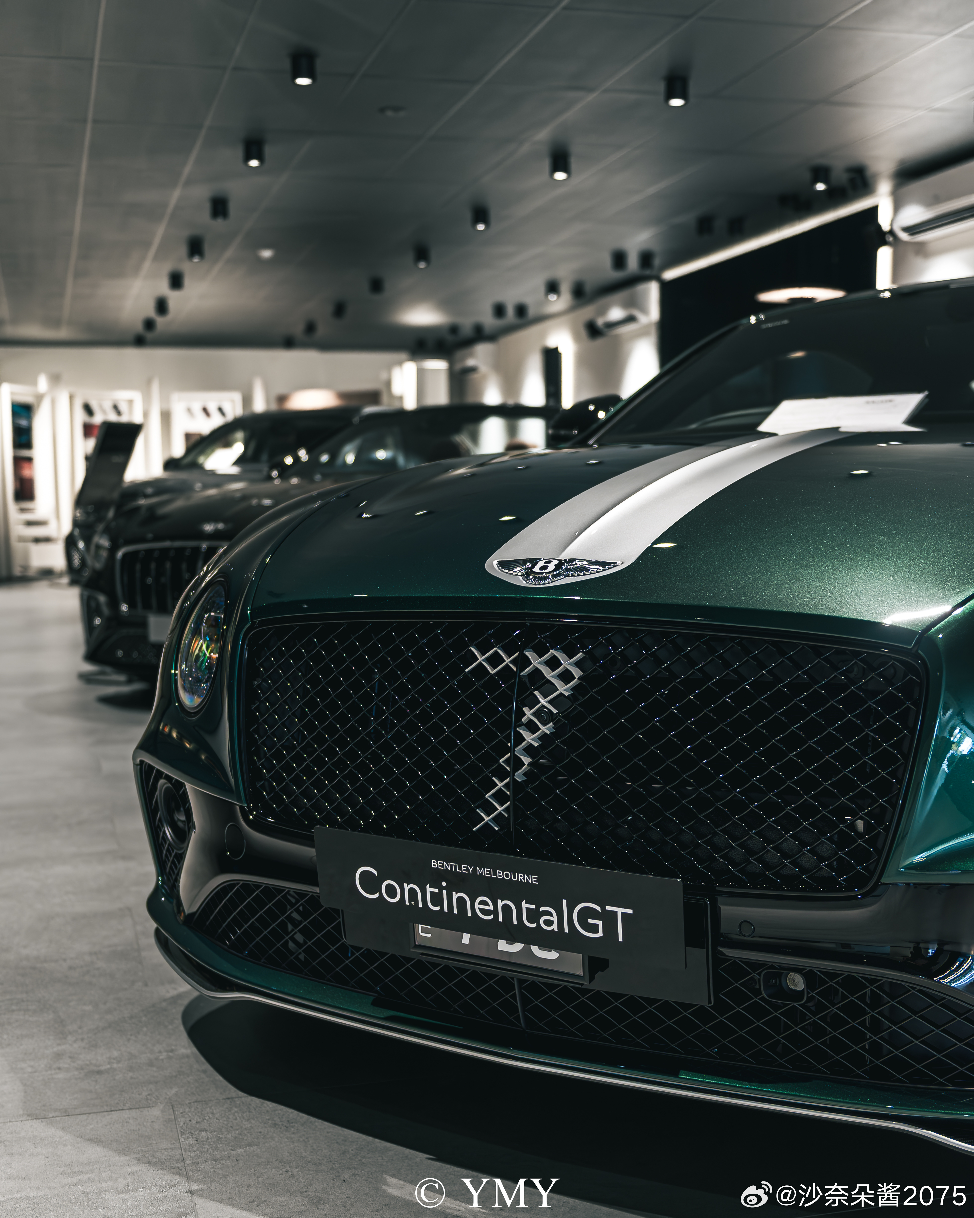 宾利欧陆GT勒芒版，限量48台，每一台车都有Speed 8赛车原件，传统中控三连