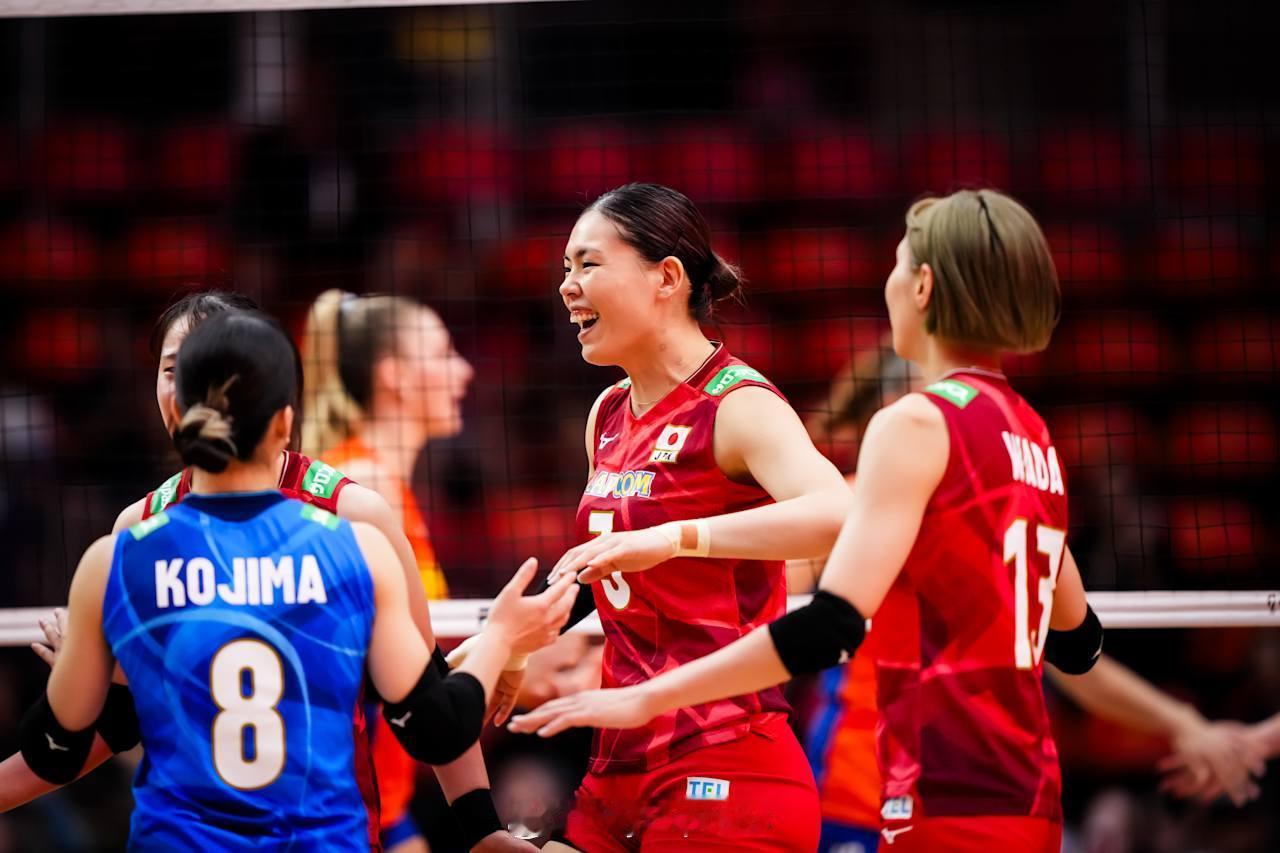 【女排世锦赛日本3-2险胜荷兰 率先晋级四强】2025女排世锦赛 9月3日泰国曼