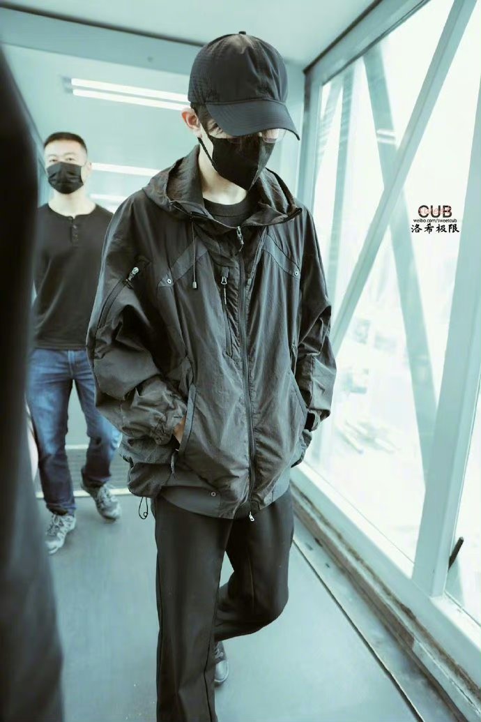 易烊千玺怎么一直一件衣服 ​​​