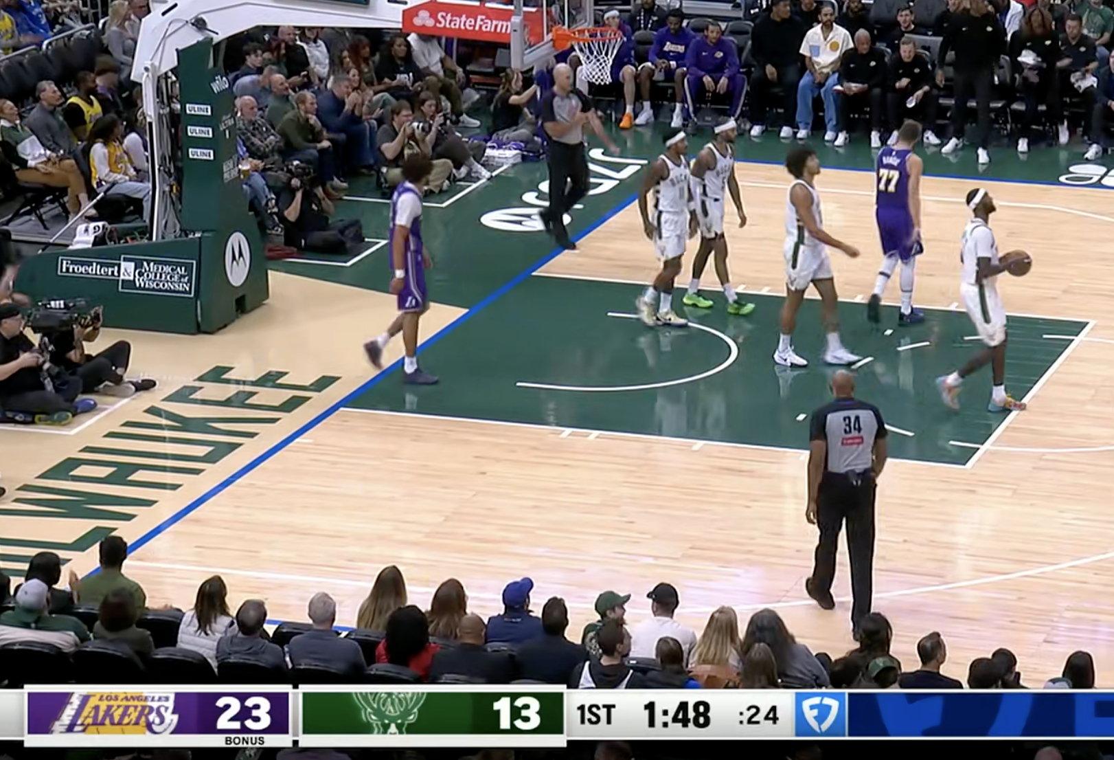 暂停！湖人23-13领先，首节还有1分48秒