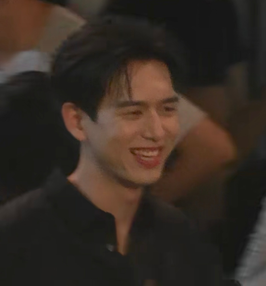 李现和粉丝互拍上了哈哈哈哈是的是的李摄和他的粉丝们搜狐娱乐李现孟弗渊 