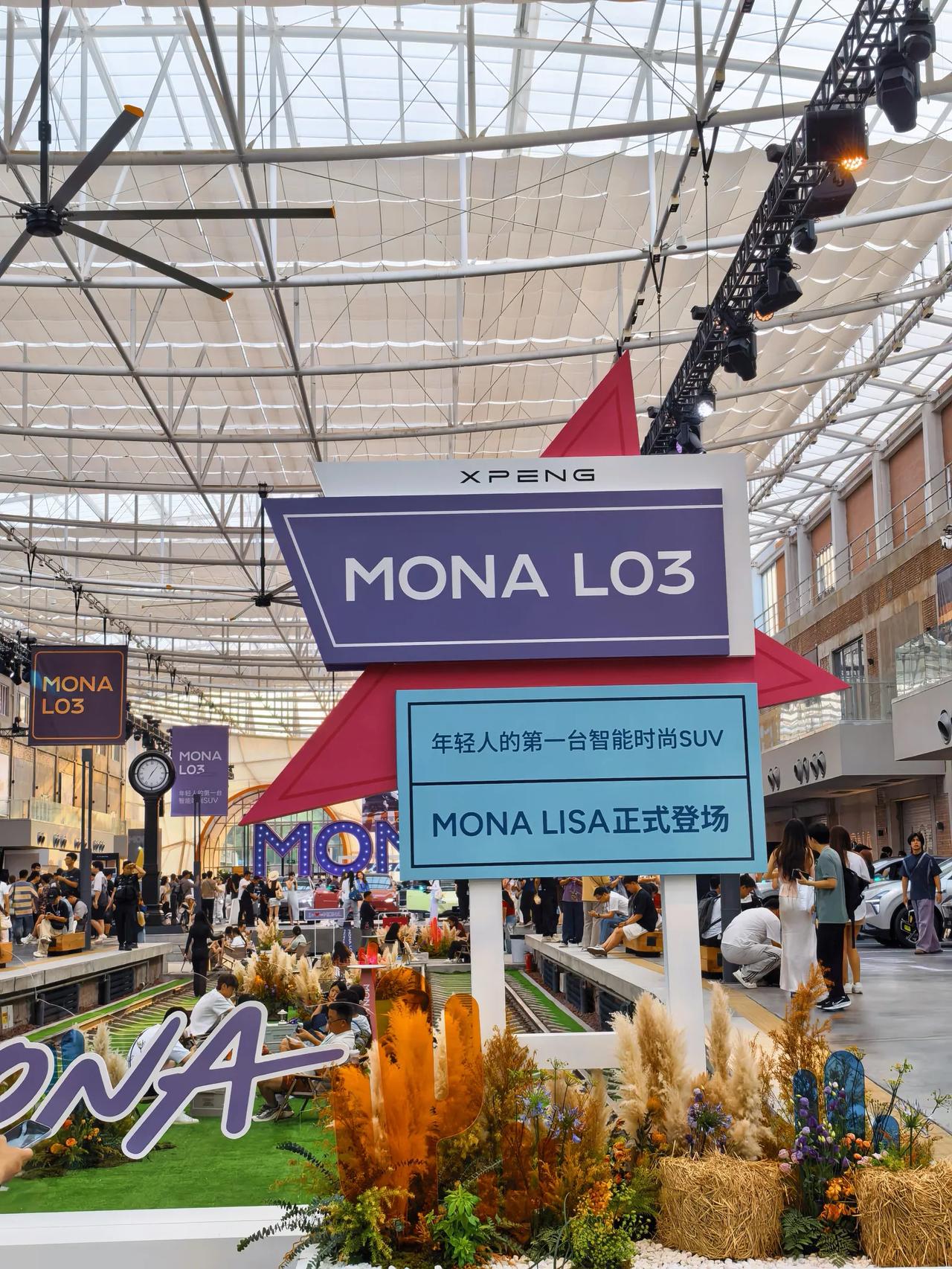 到达小鹏MONA L03发布会现场，这也太懂年轻人了，第一次看这辆车，有点出乎意