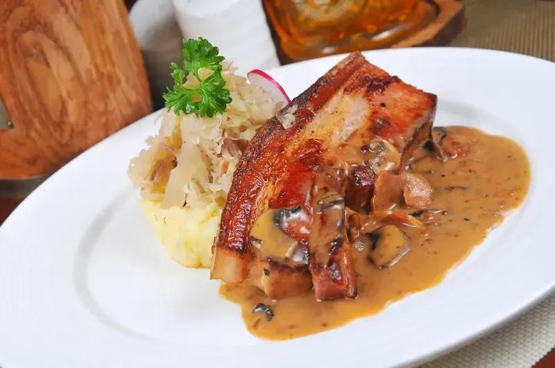 这一口我确实不喜欢，但家里的小辈们却很喜欢，一口就能咬下二寸长呢[大笑]