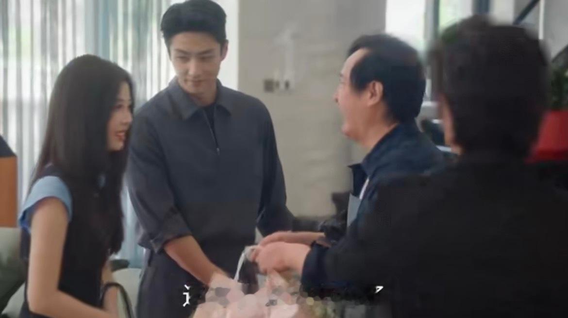 马伯骞上门送礼像极了我本人马伯骞挑战一句话哄岳父 这个余波你不是来哄岳父的吗，这