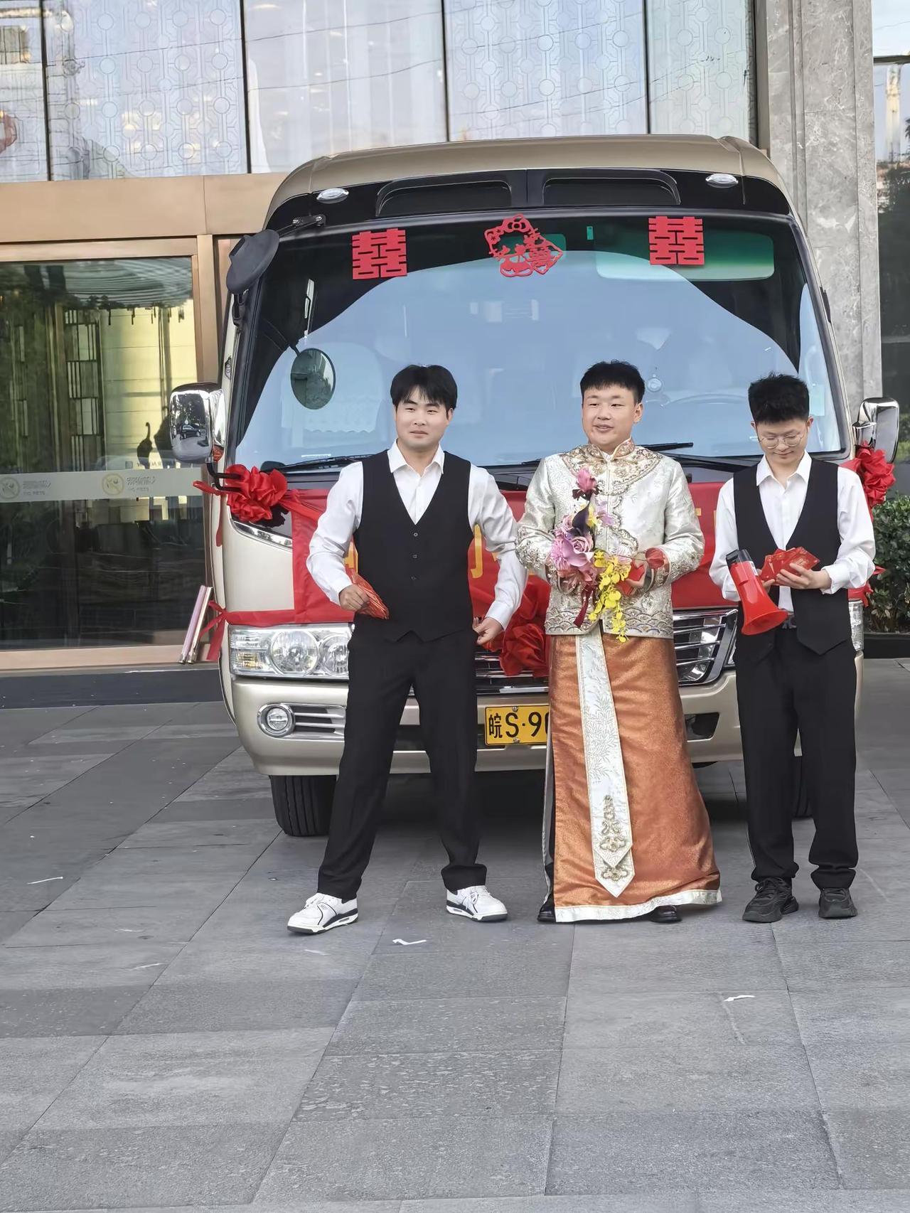 结婚巴士，新婚快乐，百年好合，永结同心，祝外甥女婚后幸福快乐每一天