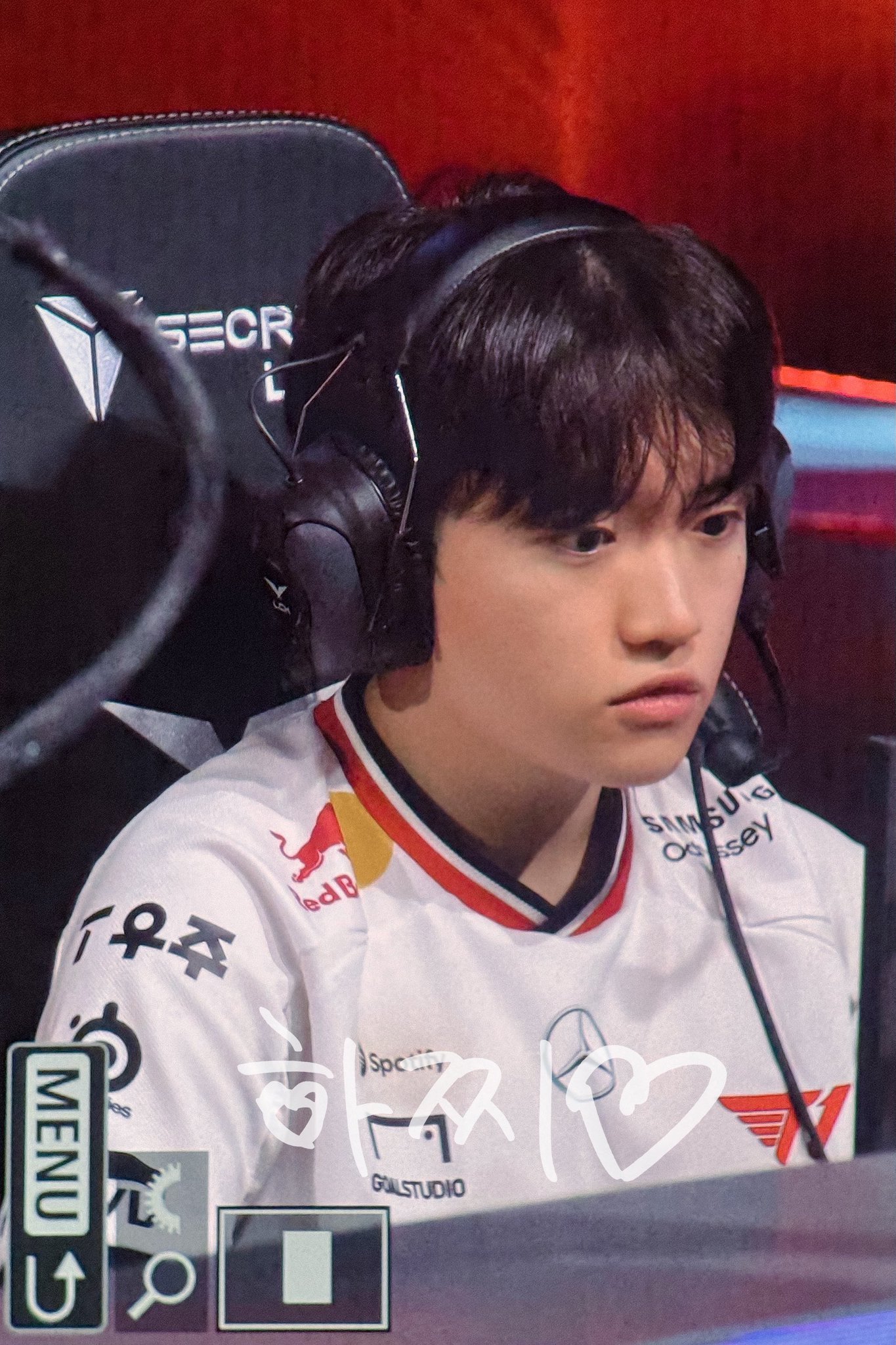小k在比赛里给自己做了个造型哈哈哈哈哈哈赛前——赛后🐶cr. hazzi_ke
