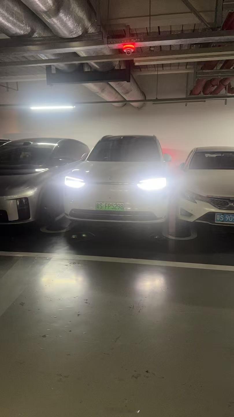 M7今天我弟在开，发了张图，说华子自动泊车很强没啥说的，既快又稳说的就是ADS泊