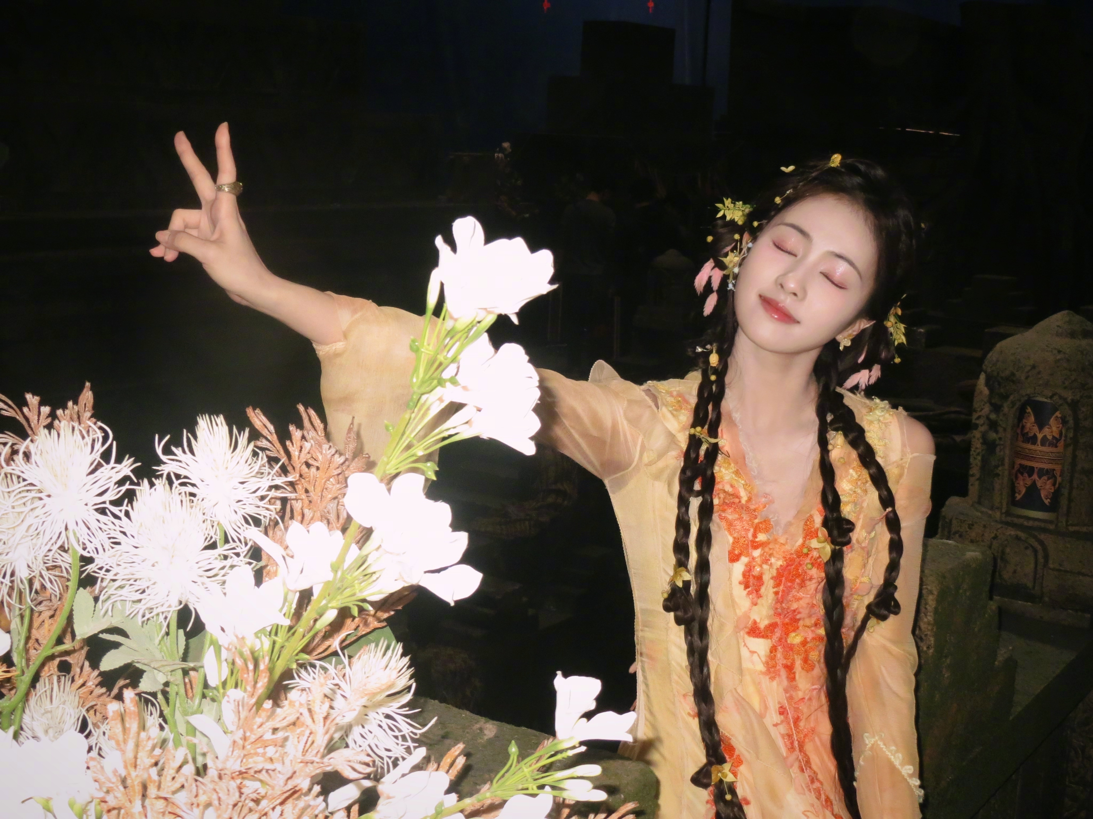 白鹿粉丝无人机应援白鹿[超话]在复制粘贴的时代，你是手写的诗[鲜花] ​​​