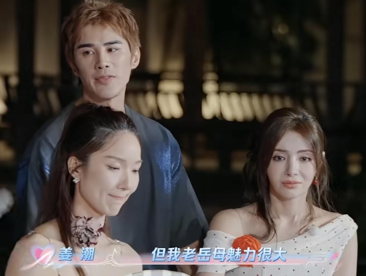 麦迪娜说起妈妈一个人的时候快哭了，姜潮说岳母魅力大被人追求。
姜潮：“但我老岳母