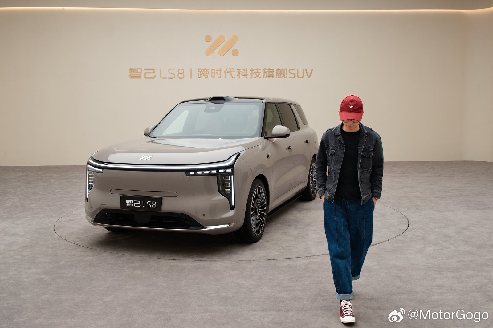 智己LS8预售发布定档3月26日车子看完了，智己的硬件还是非常可以的，我觉得当下