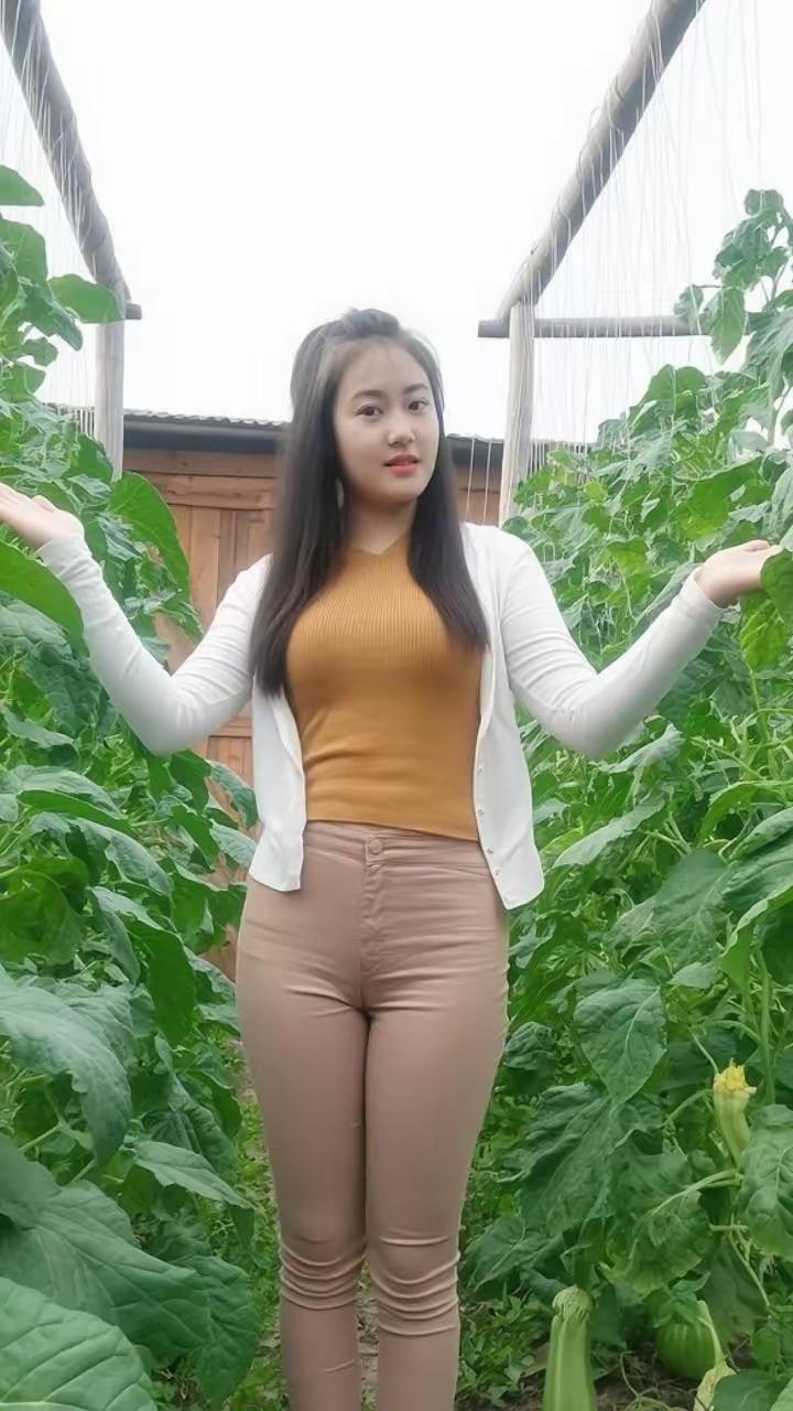 田园少女与绿植的浪漫邂逅🌿💚