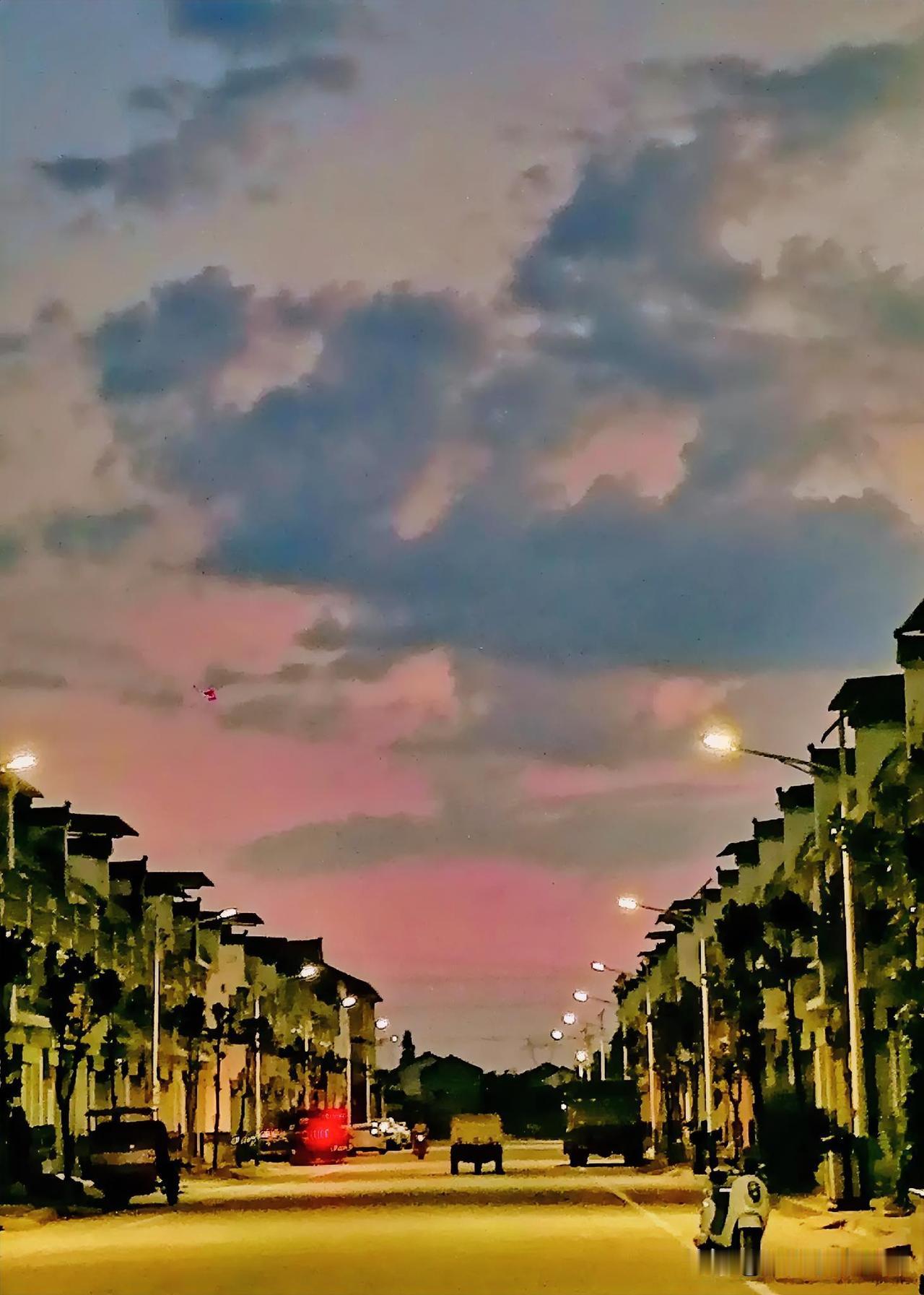 《小镇夜景（西安李林摄于汉中城固）》