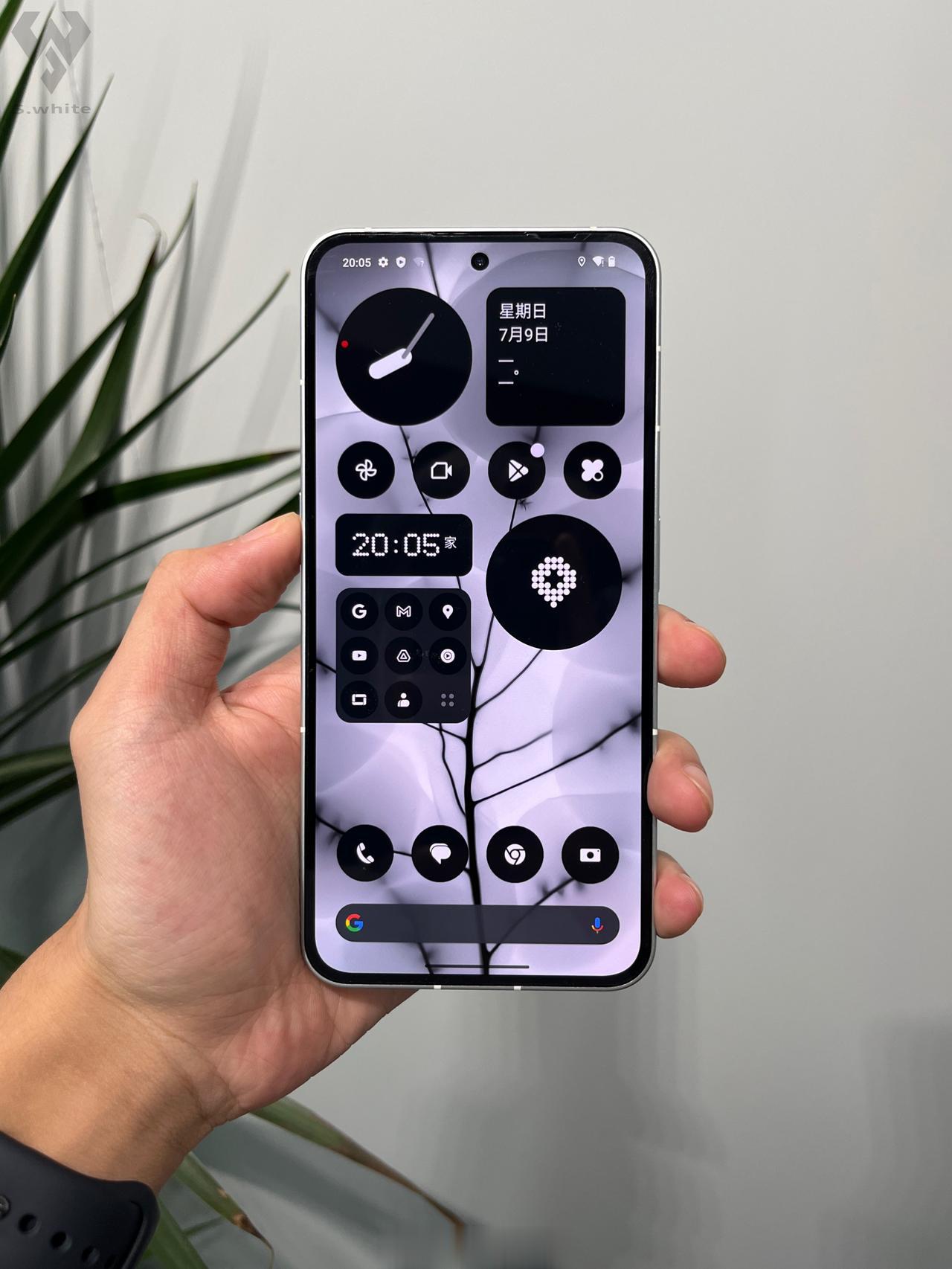 今天盘它[吐舌]
NothingPhone2
还有透明数据线和卡针