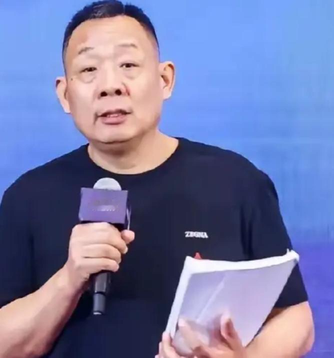 如果没记错的话
走个面过后
于东来应该是第一个为韩红发声的名人吧，就连冯小刚把韩
