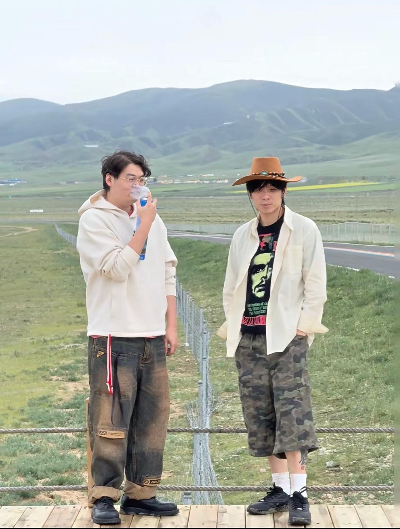 法老晒出在青海湖游客照！去旅游了！法老