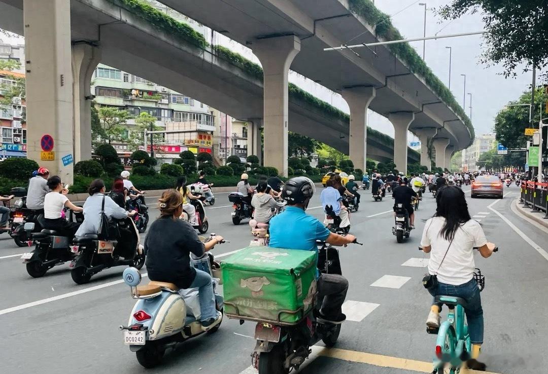 电瓶车通勤 自动驾驶骑电瓶车通勤也会出现无意识的驾驶？说实话这所谓的自动驾驶就是