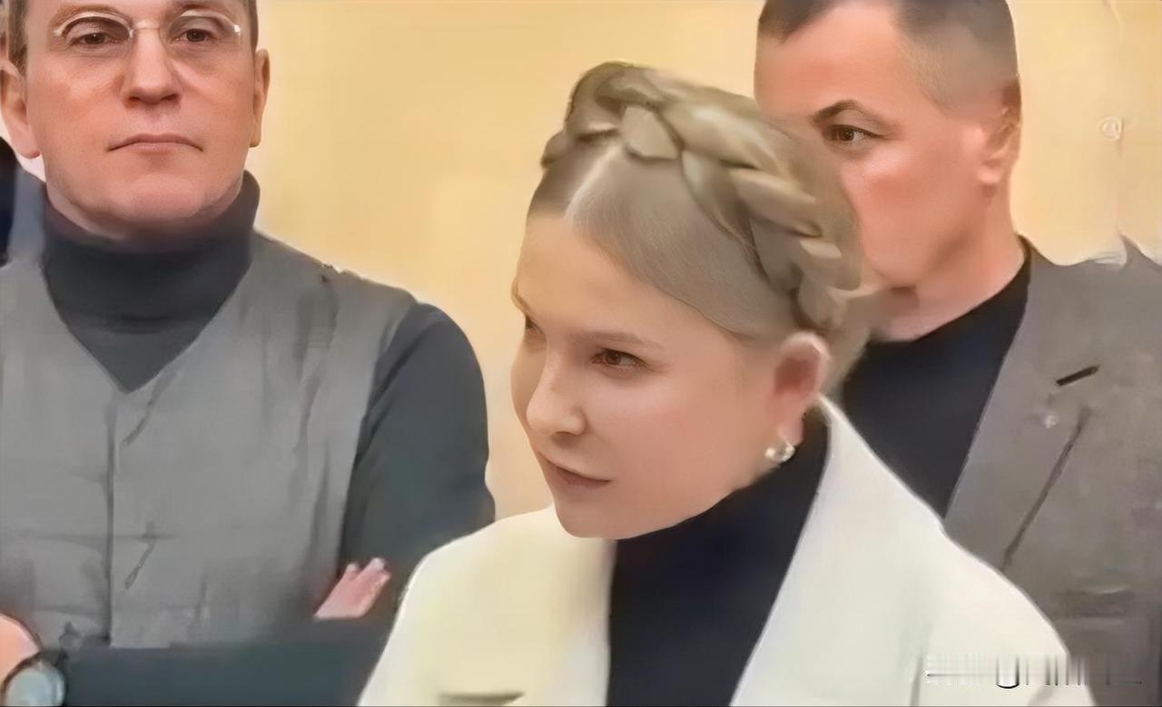 乌克兰祖国党领袖、前总理尤利娅·季莫申科誓言留守乌克兰，“我想说的是，即使他们把