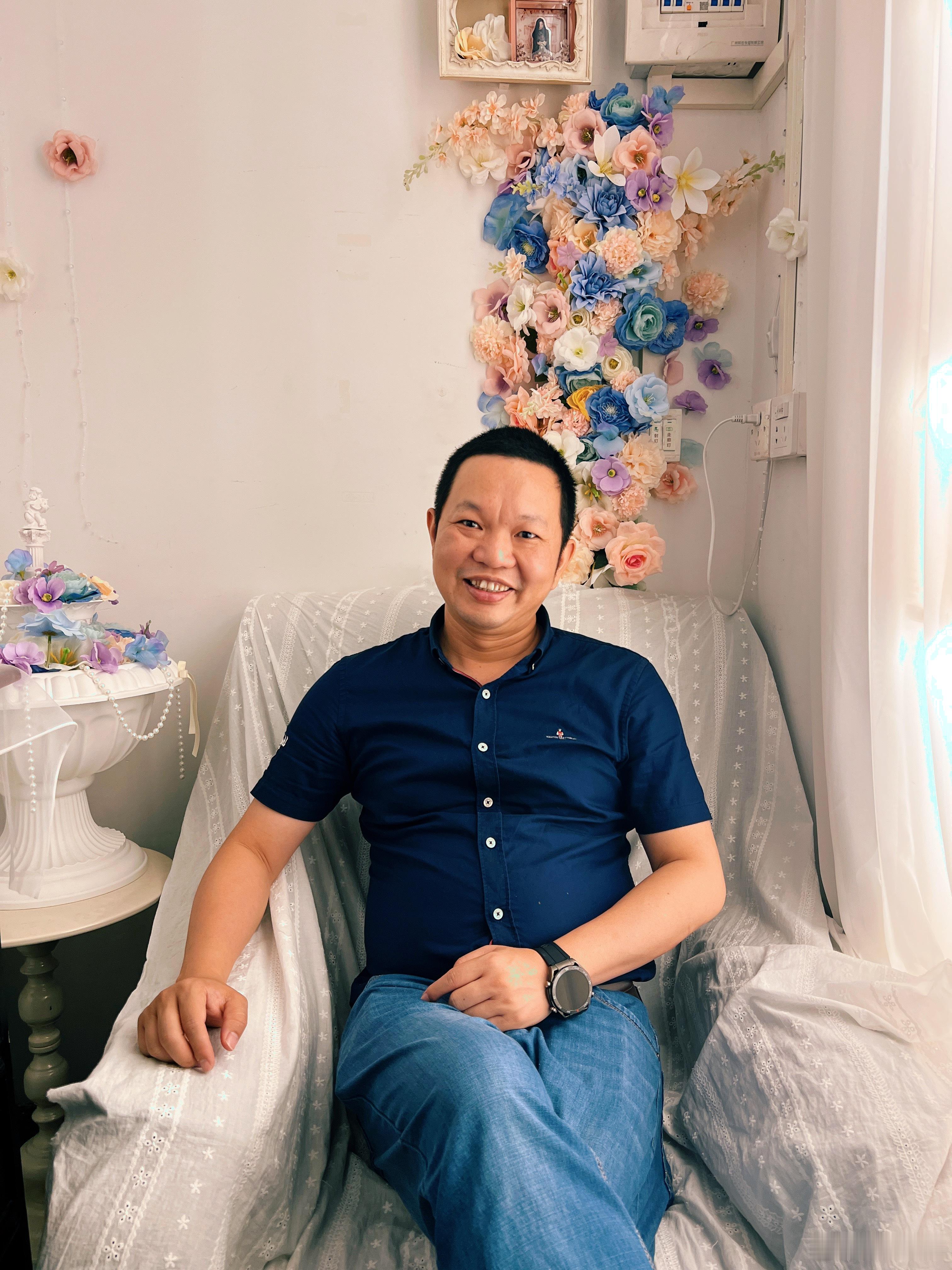 工作出错时，主动承认；家庭需要时，挺身而出。责任不是负担，而是成长的阶梯。你担起