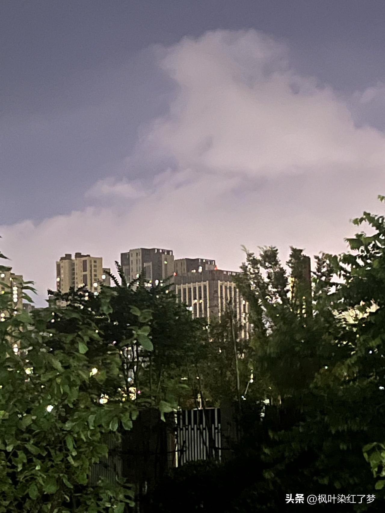 令人醍醐灌顶的话：“一个人要是真想明白了，大概有这四种样子。第一，能一个人待着，
