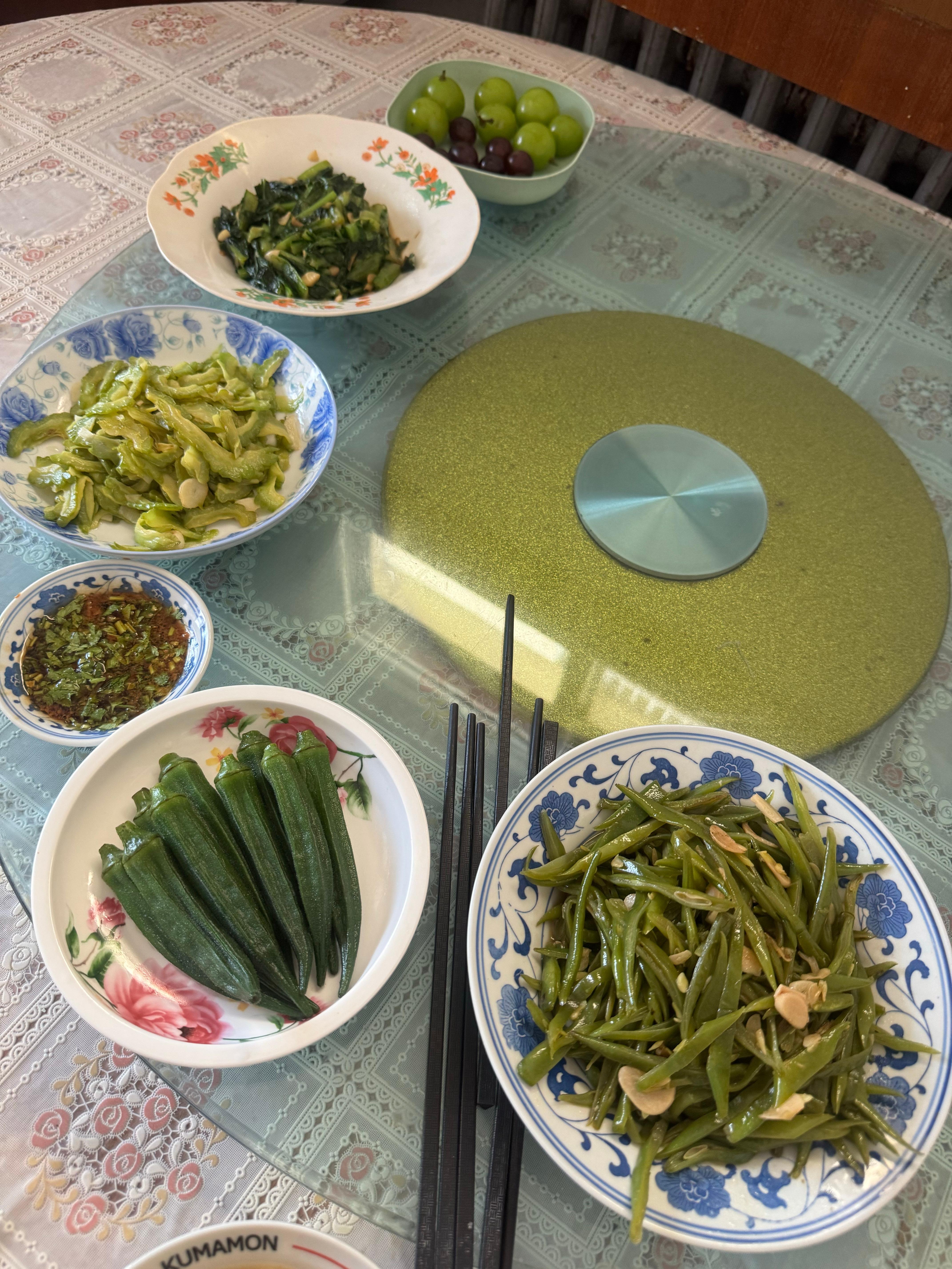 炒股的人看着这顿饭脸都得绿。 ​​​