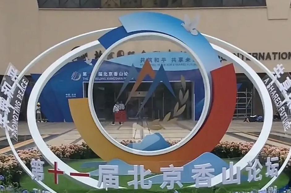 新加坡防长黄宏给了中国一个新的称呼，那就是“世界领导者”。
前不久在北京举行的香