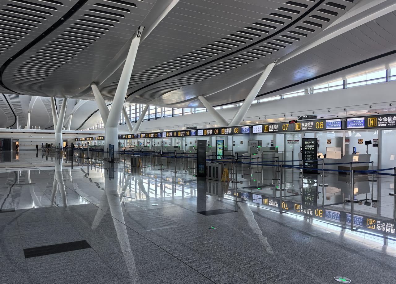 烟台机场还能扛得起“客流低迷”的标签吗？
在很多人还在抱怨交通不便时，城市的脚步