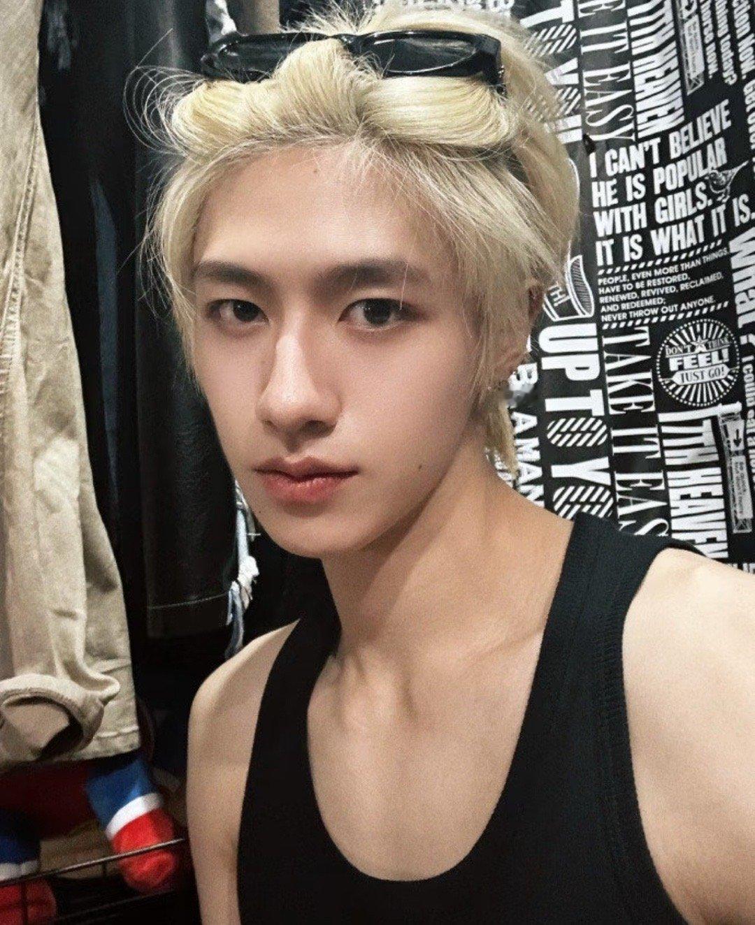 朱志鑫和穆祉丞的fans居然把朱志鑫 穆祉丞弄到热3️⃣了你觉得谁才是wwzz 