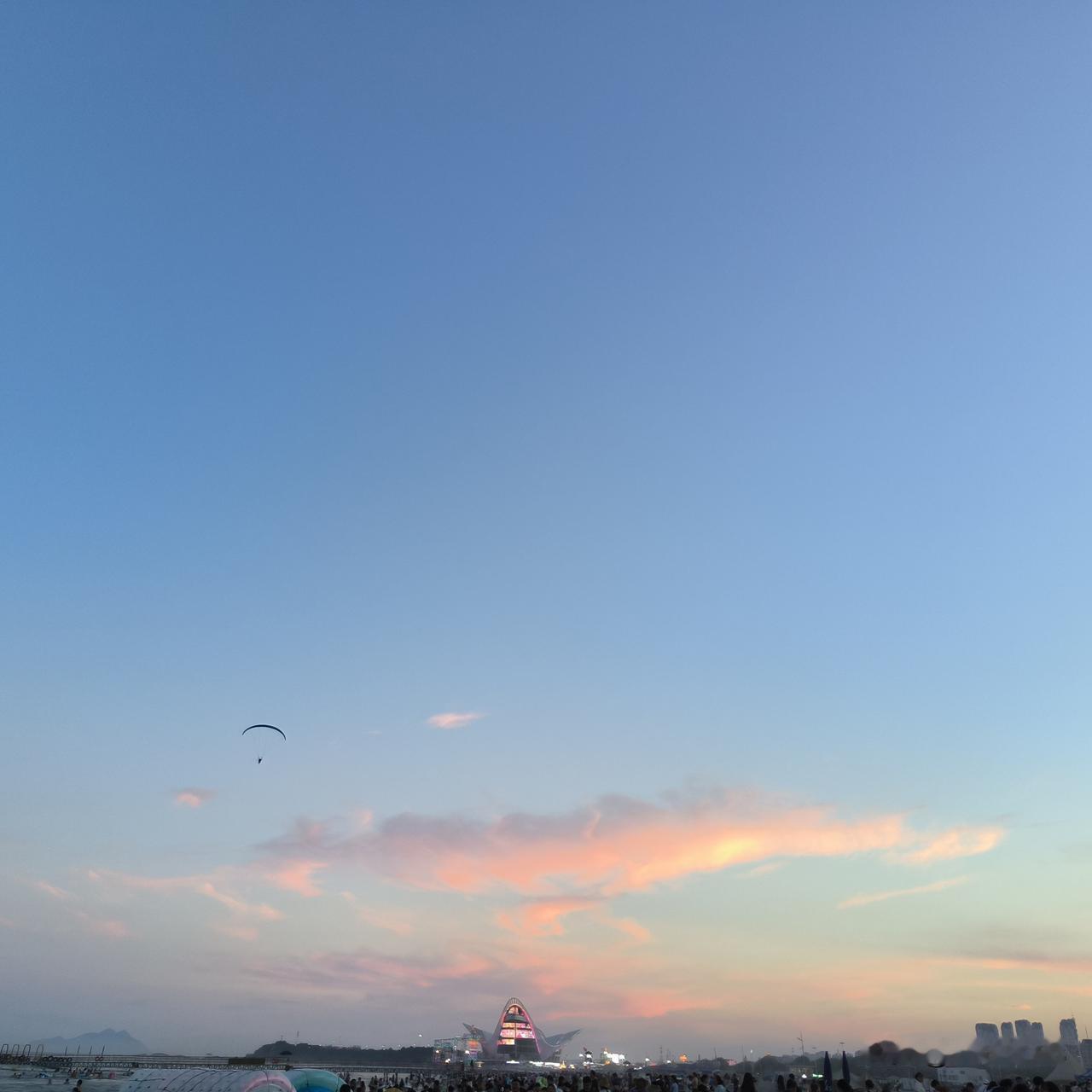 我竟然成了小区的“出头鸟”

我们家住的这个旧小区只有四栋楼，在几栋楼中间放了五