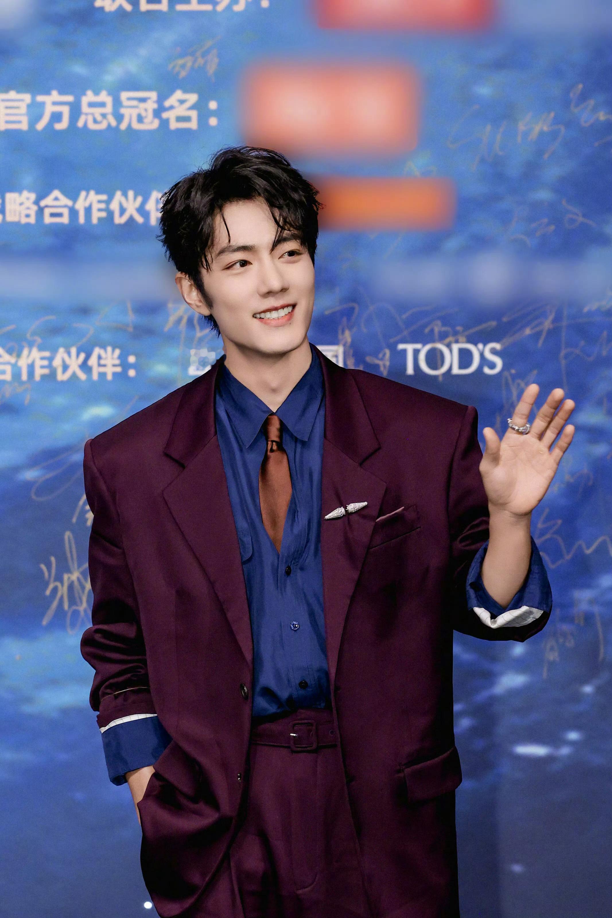 如沐春风，一眼万年的战！大爱！ 肖战微博之夜◎肖战