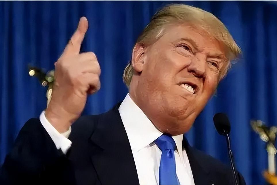 装都不装了！特朗普不小心把真话说漏了，什么自由、和平、民主，绕到最后还是为了抢石