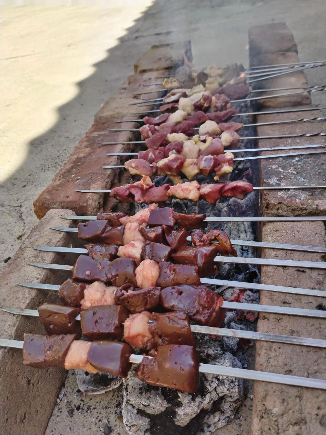 砖头版烤肉炉子。