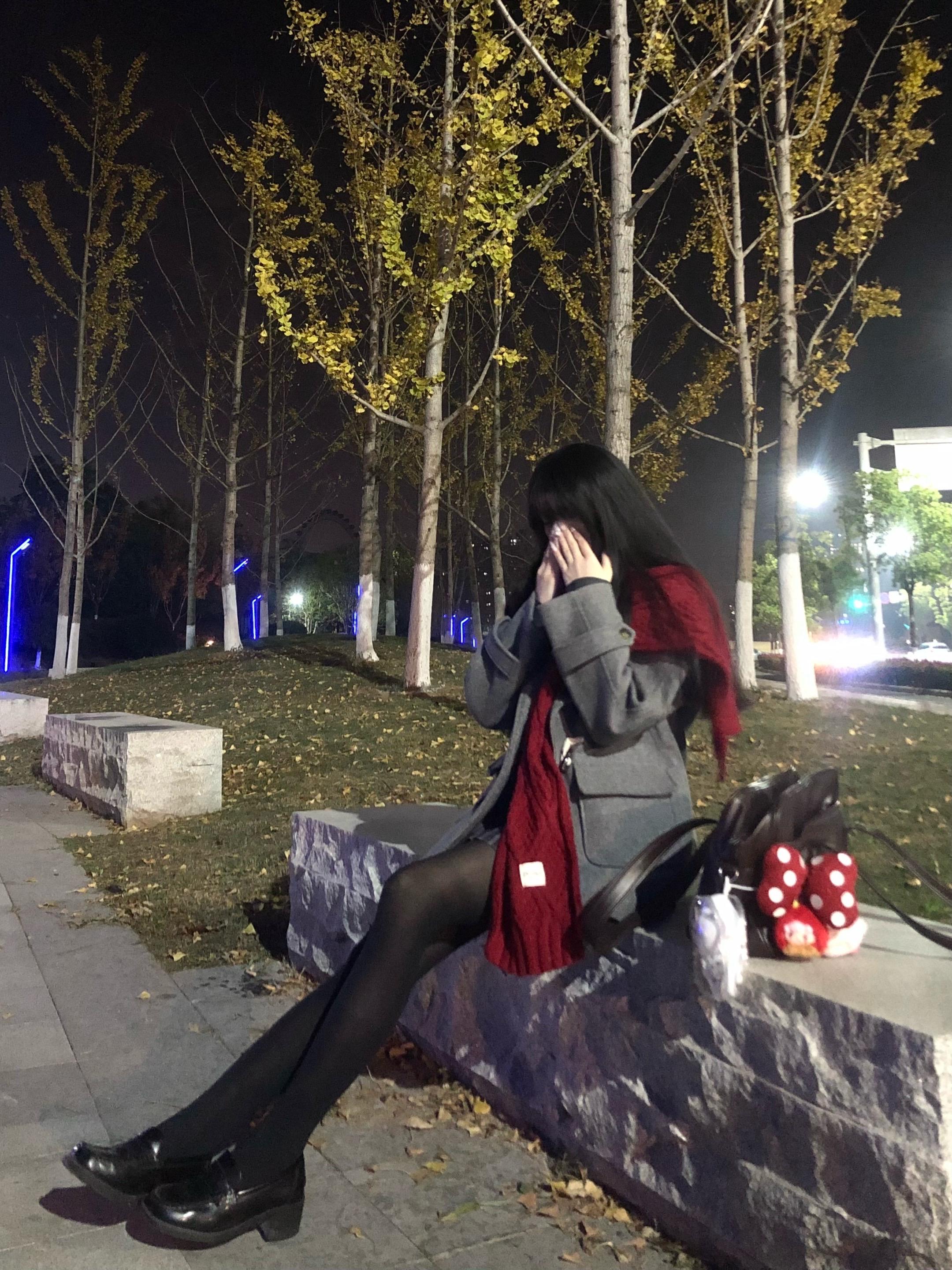 我觉得这个世界对你不好我想拯救你但我没有那么大 本事可以改变很多规则对...