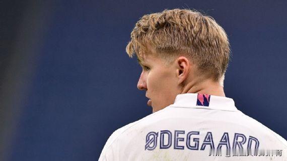 得，这回咱们中超在亚冠的“旅行团”算是集体提前返程了，连个纪念品都没捞着！本赛季