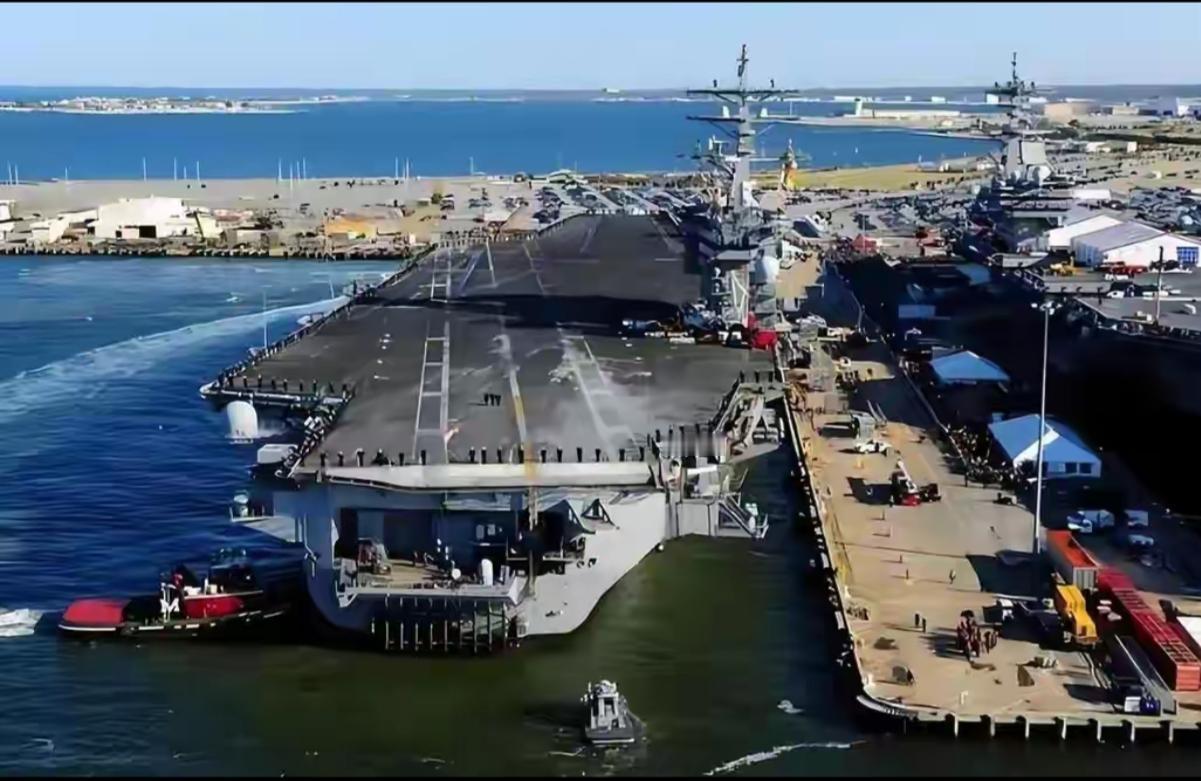 不到两个月时间，美国海军先后有两艘航母着火，给人的感觉美军正在走下坡路。
   