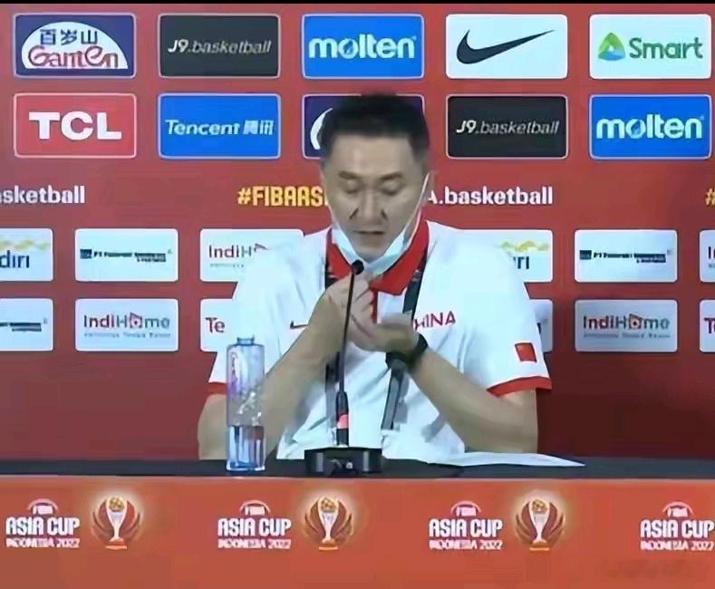 回顾杜锋国家队执教生涯：红蓝队时期执掌蓝队，不仅亚洲杯仅获第五，用人安排也争议不