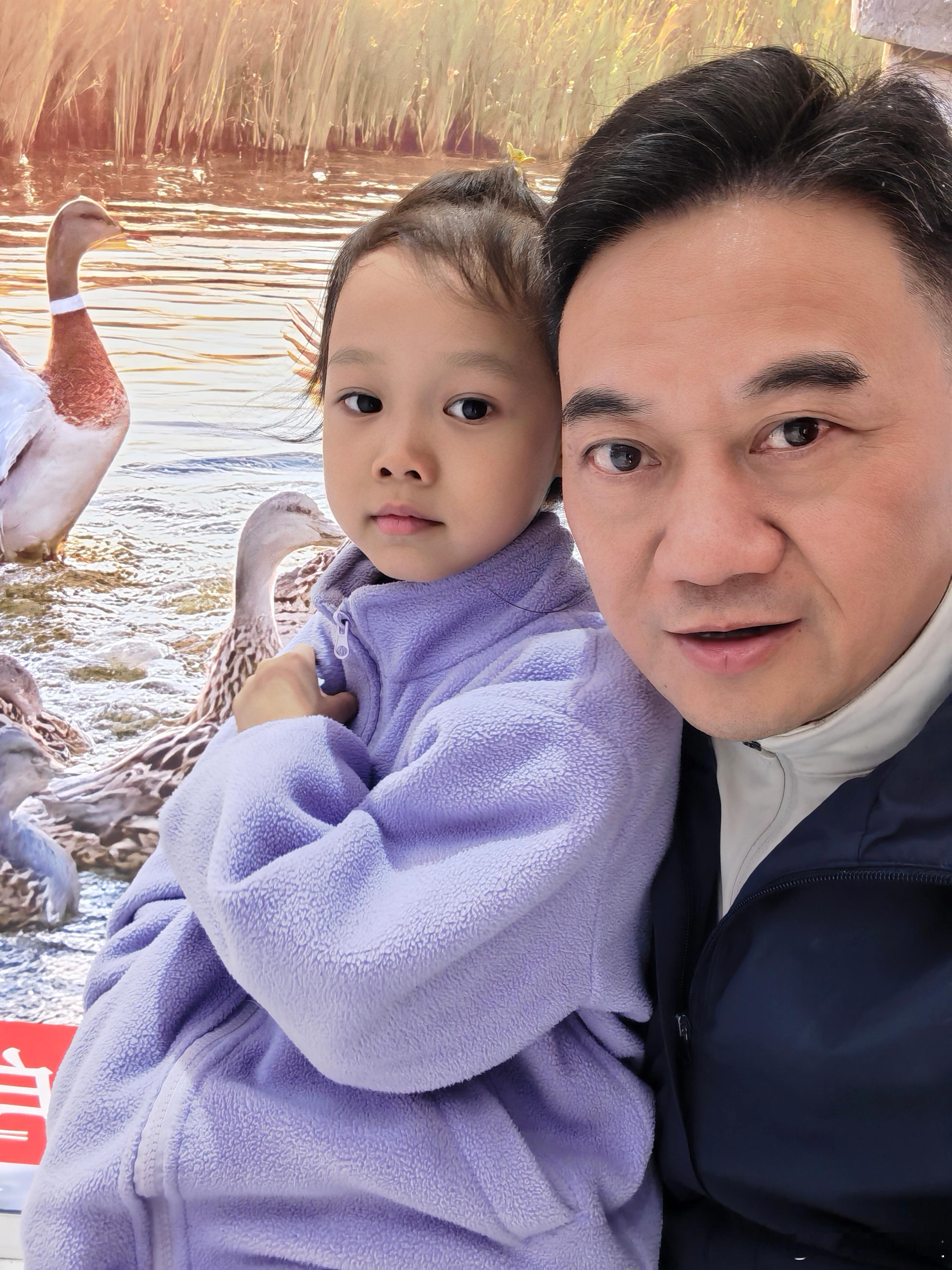 还好有你那时节，星城正飘着柳絮，白茫茫的，像极了人到中年的心境。我们蜷在省军区公