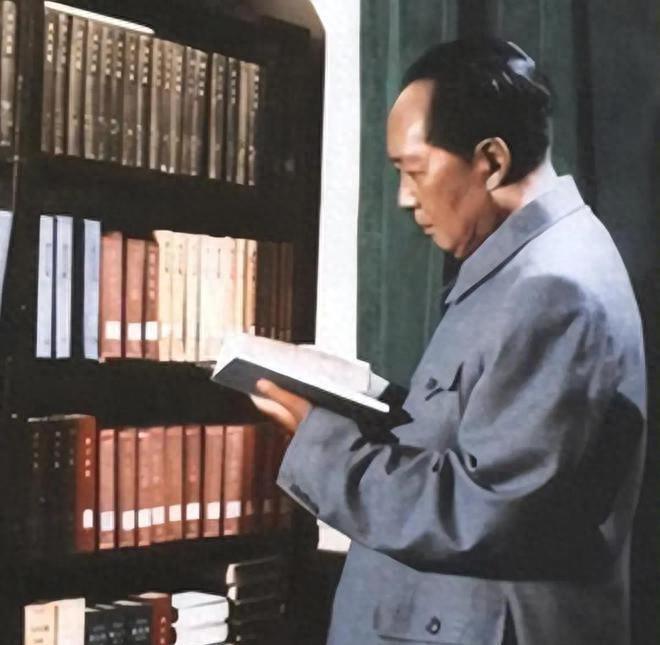 建国初年毛主席得知卫生部有人建议取消中医，后来两位副部长为何被撤职？
1950年