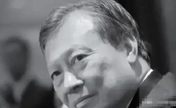 1997年郭炳湘被塞木箱整整6天，绑匪开口索要20亿赎金，最后硬生生谈到6亿，可
