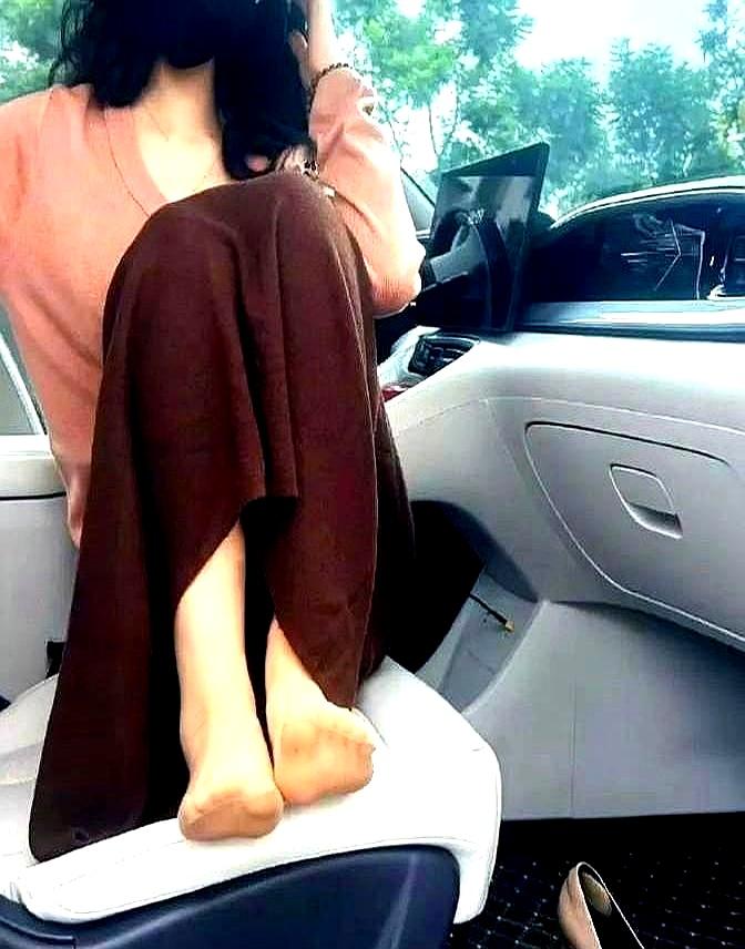 脚疼不再忍，升职不靠高跟
 

Jimmy Choo把高跟鞋塞进气垫，Tory 