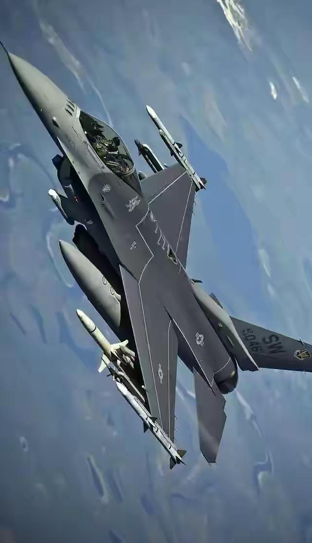 第5架F-16被击落！俄S-300导弹两发命中，西方王牌战机神话破灭！