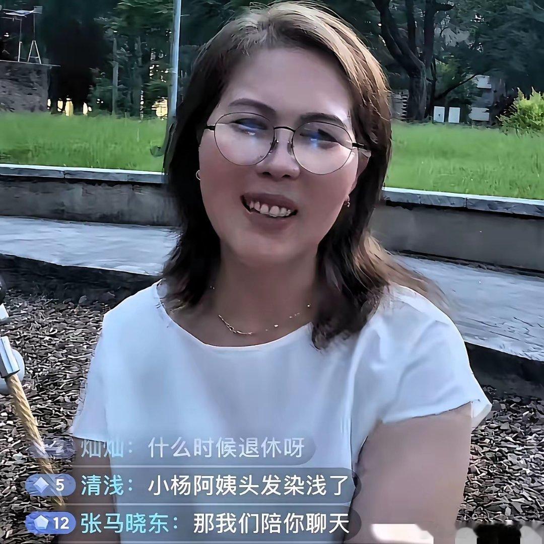 我有点懂小玥儿了奶奶张兰再好但唯独有个人谁也替代不了，那就是朝夕相伴的小杨阿姨。