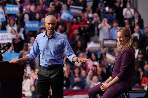 美国前总统奥巴马又开怼了，当地时间11月1日，他在两场竞选集会上为民主党州长候选