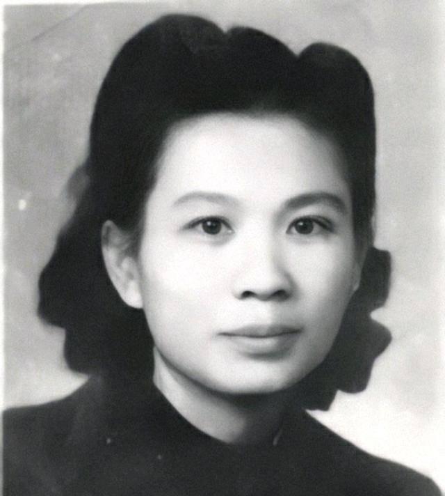1975年，重庆一农民去报警，称自己在山里发现了一个戴着手铐的女尸，警方赶到后，