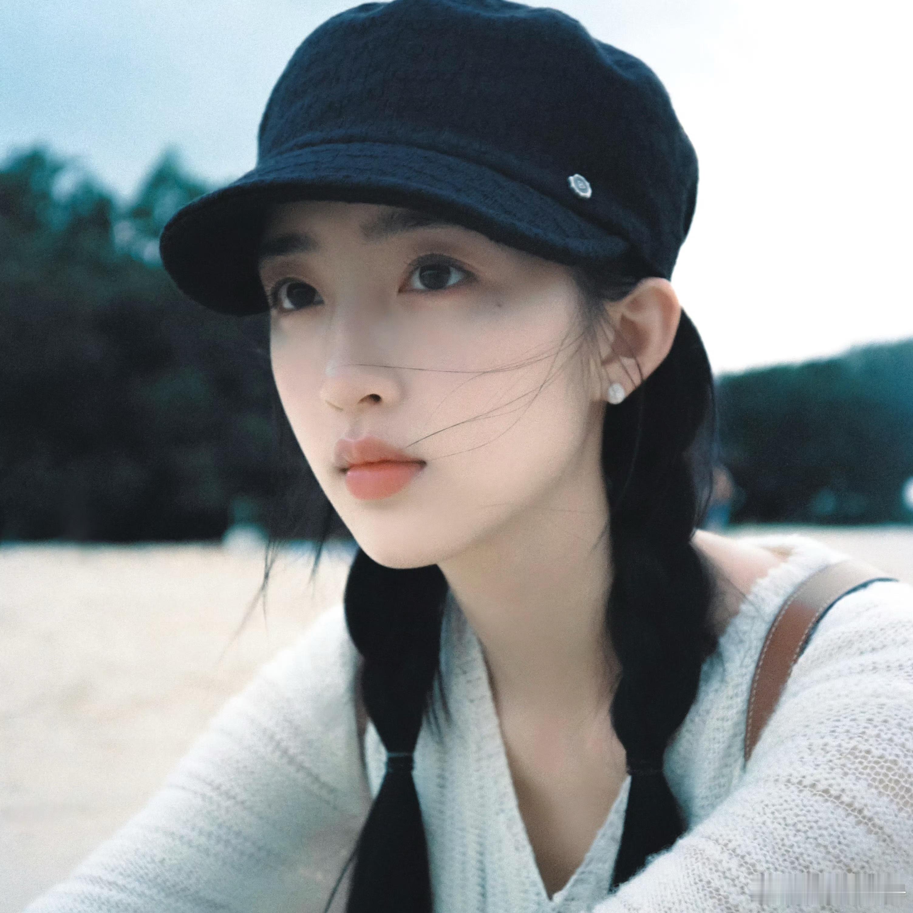 在我印象里！文艺女是你的舒适区啊！没想到邓恩熙wink那一下又甜又灵，眼波轻轻一